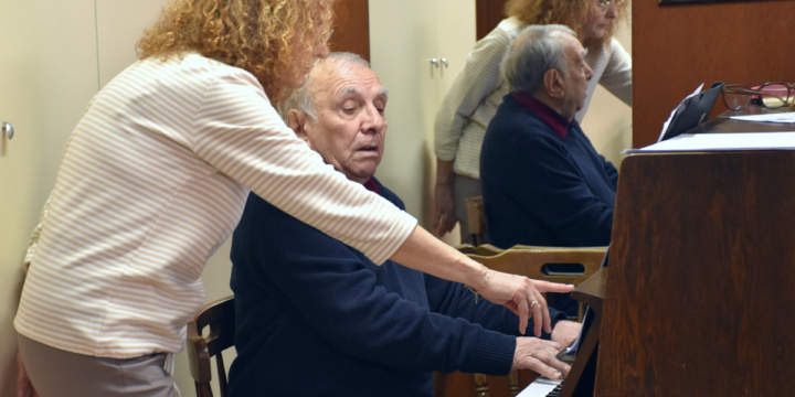 Проф. Милко Коларов покани Детски хор „Добри Христов“ за премиера на своя кантата-поема, с която ще открият ММФ „Варненско лято“